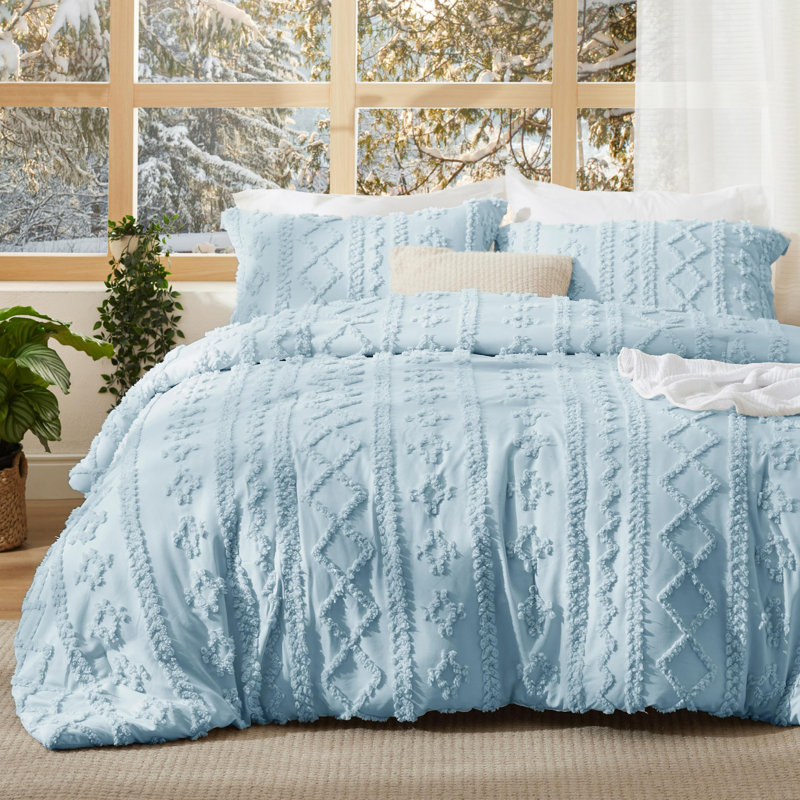 Bedsure Tufted Embroidery All-Season Microfiber Comforter Set, Full Comforter + 2 Standard Shams, Blue