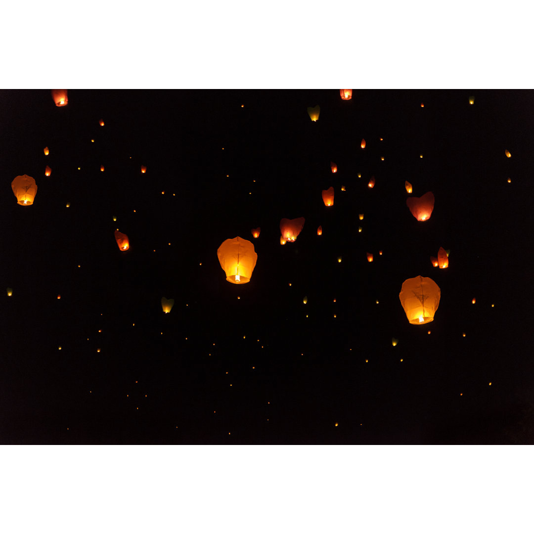 Lampion am Himmel von Stock_colors - Drucken