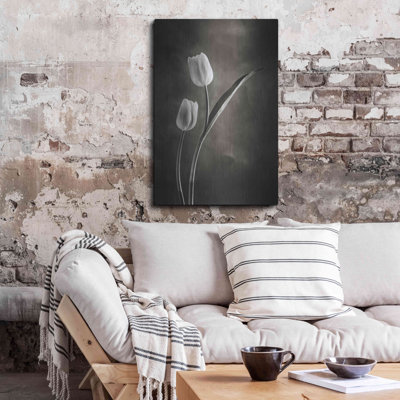 «Two Tone Tulips IV» par Debra Van Swearingen