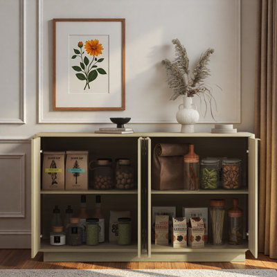 Buffet moderne cannelé avec tablettes réglables et poignées en métal