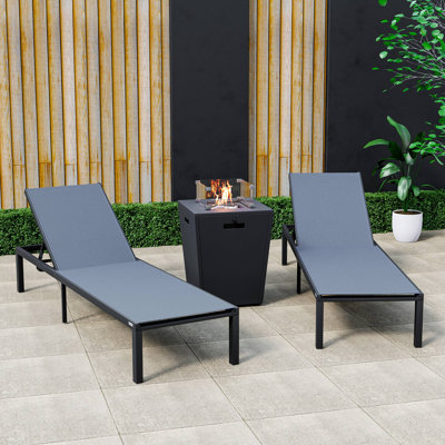 Chaise longue d'extérieur en aluminium avec foyer