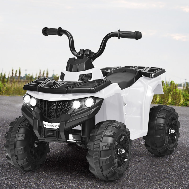 Les enfants montent sur un VTT / Jeep, Blanc