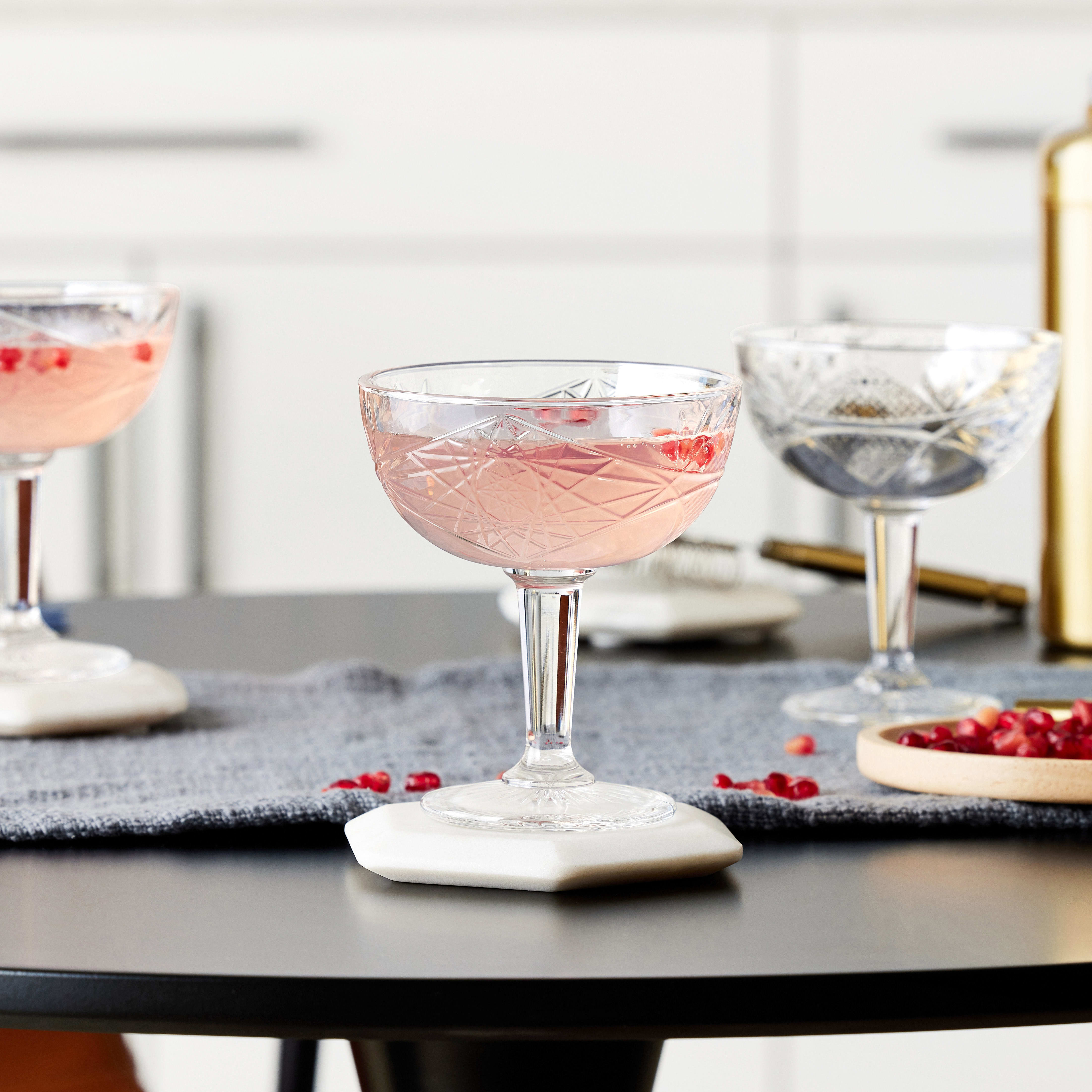 True Manhattan Martini Glass, Crystal Cocktail Coupes, Clear  Glass, Cocktail glass set, Dishwasher Safe, Holds 12 oz., Set of 4:  Tumblers & Water Glasses