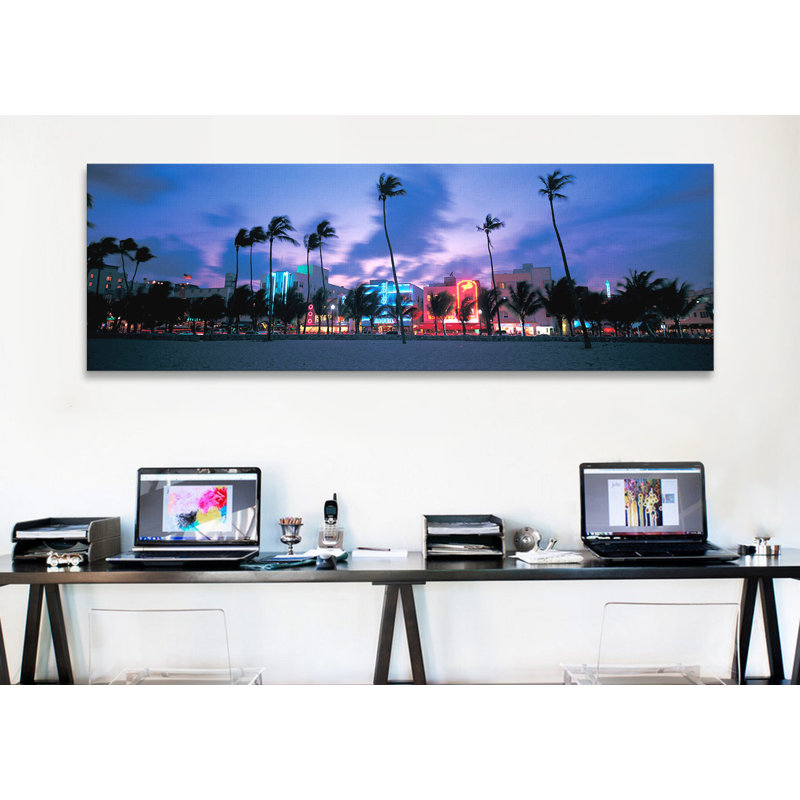 «Buildings Lit Up at Dusk, Miami, Florida», reproduction de photo sur toile, H 12 po x l 36 po x P 1,5 po, Toile tendue