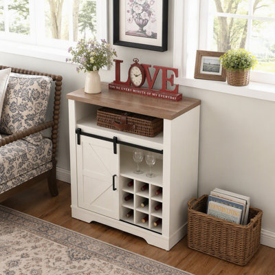 Meuble de rangement de style champêtre avec porte coulissante de grange et étagère à vin, meuble en chêne rustique et bois blanc antique pour la cuisine et le salon