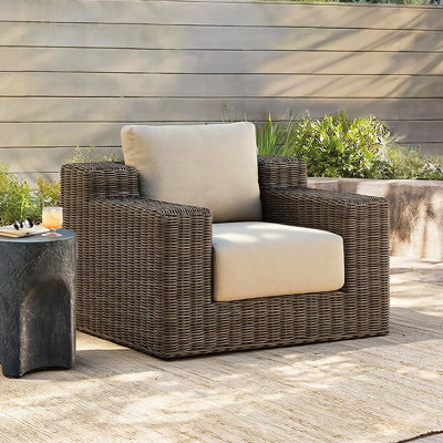 Chaises longues d'extérieur rembourrées en osier avec coussin Isadora Aleira