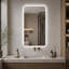 Miroir de salle de bain rectangulaire arrondi de 122 x 61 cm (48 x 24 pouces) avec éclairage DEL rétroéclairé, 3 couleurs à intensité variable, fonction antibuée et mémoire, fixation murale horizontale ou verticale, double alimentation (câblée et sur secteur).