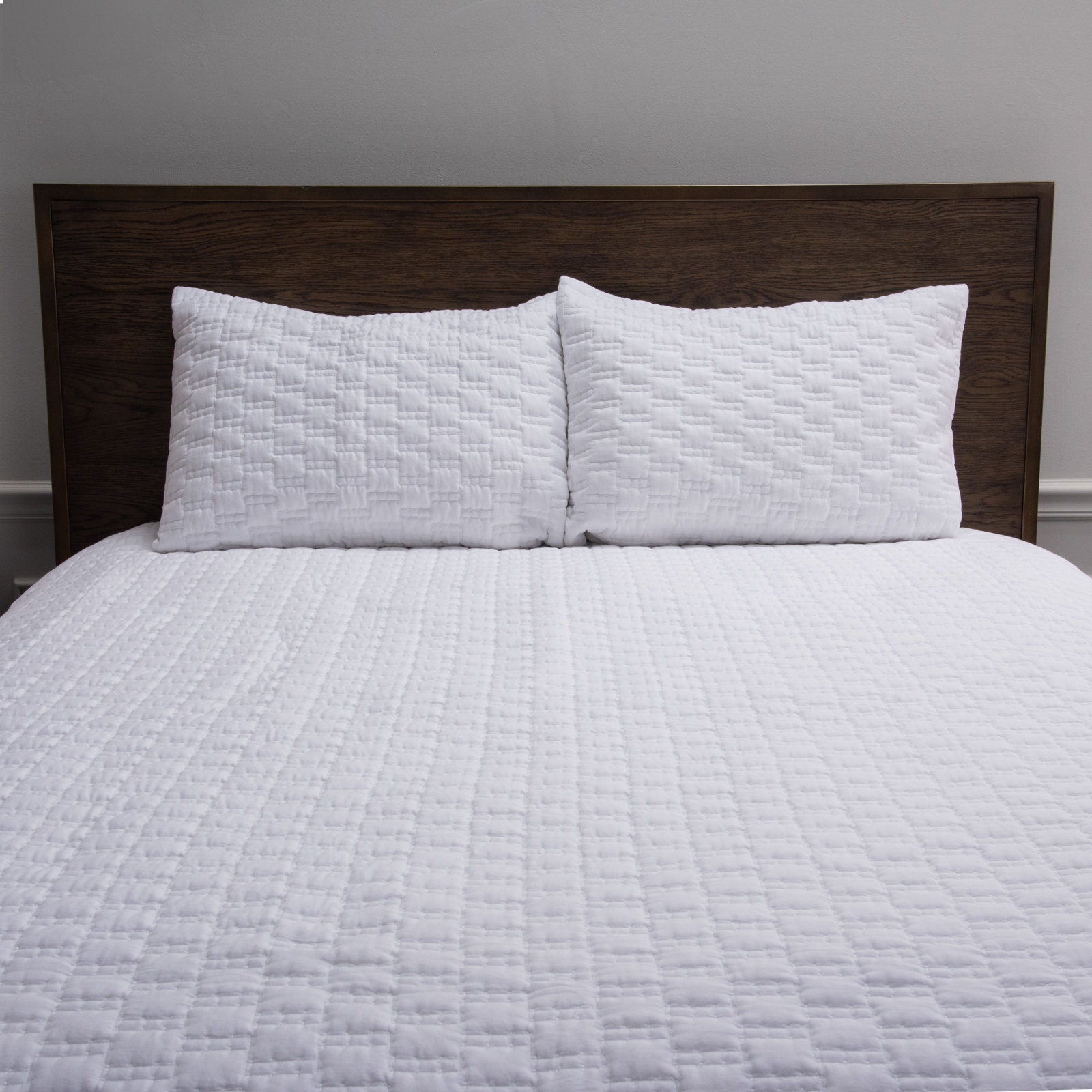 Yazmen Cotton Sateen Quilt Set, King Quilt + 2 King Shams