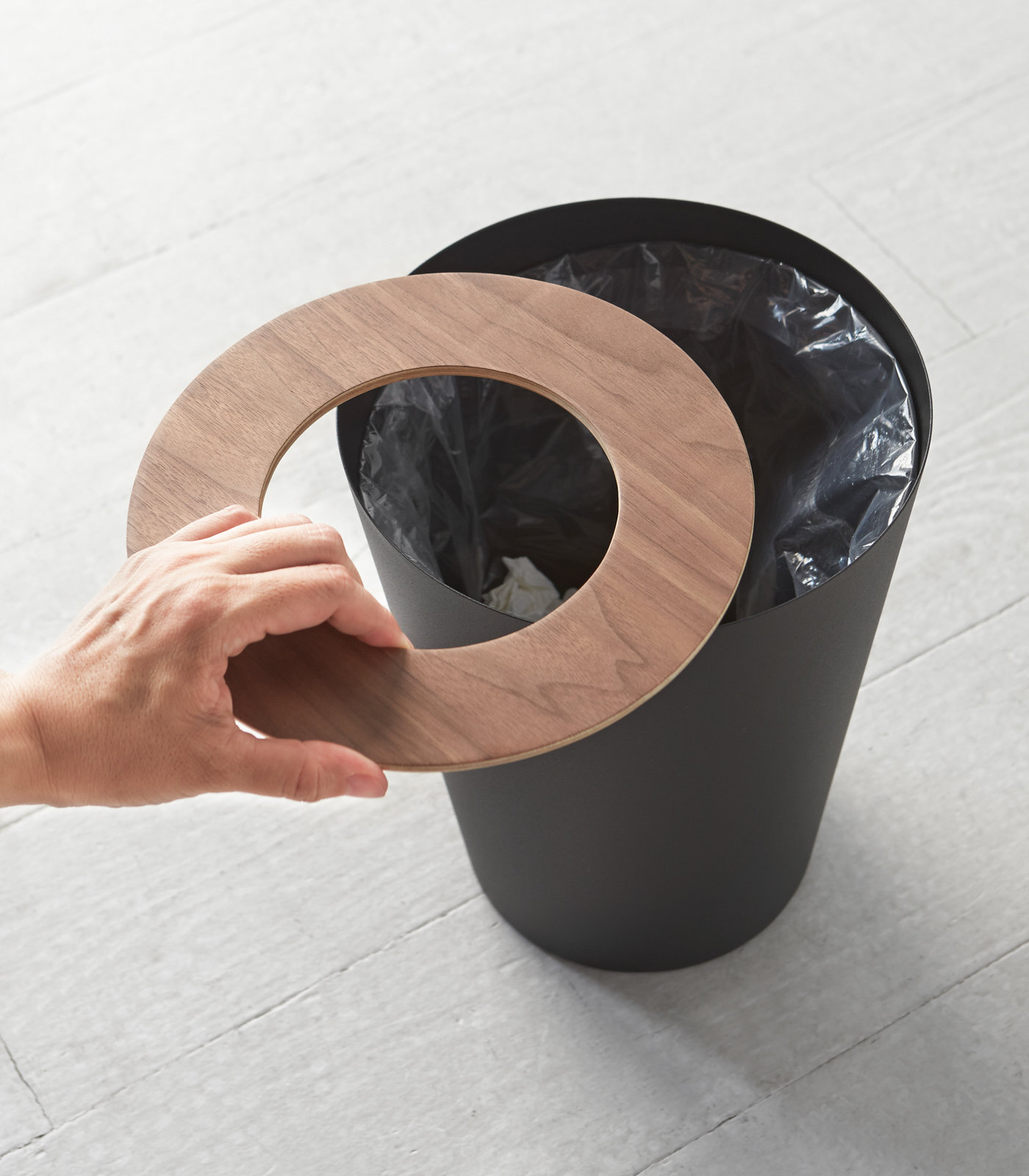 Yamazaki Home Rin 1.85gal Round Trash Can, Black