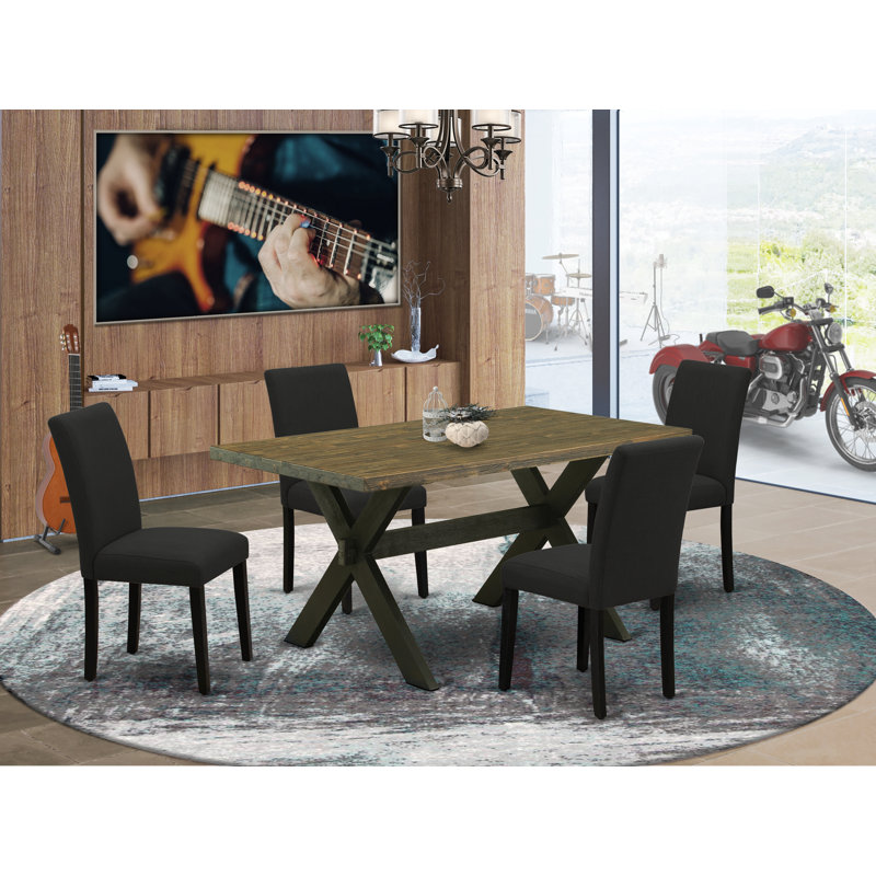 L'ensemble de 5 tables de cuisine pour 4 personnes comprend une table de salle à manger rectangulaire avec pieds en X et 4 chaises rembourrées en tissu de couleur noire, finition noire brossée
