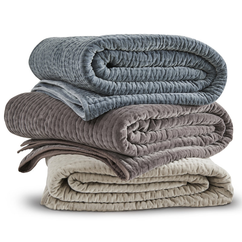 Chambord 3 Piece Reversible Quilt Set, Queen Quilt + 2 Standard Shams, Dark Gray