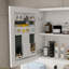 Armoire de salle de bain murale à miroir avec lumières DEL, anti-buée et anti-déflagrant, armoire à pharmacie tactile, éclairage 3 couleurs, désembueur, rangement avec verre transparent
