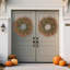 Couronne d'eucalyptus artificiel 26 po - Feuille d'automne orange et verte pour porte d'entrée et maison