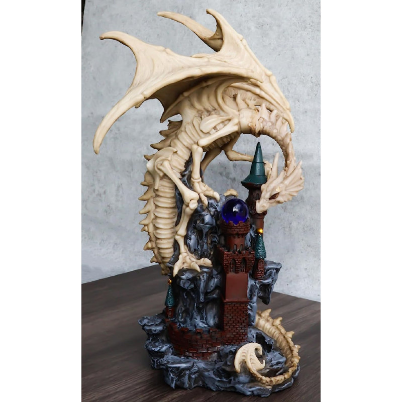 Figurine de fantaisie et de science-fiction faite à la main
