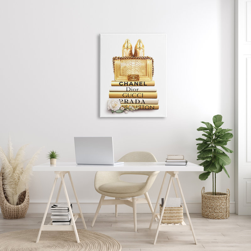 «Divine Golden Fashion Purse on Glam Designer Bookstack XXL», art mural sur toile tendue par Ros Ruseva, H 40 po x l 30 po