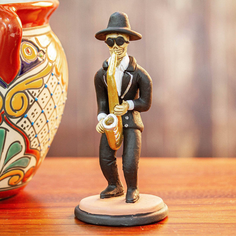 Lysette Entertainment Figurines & Sculptures