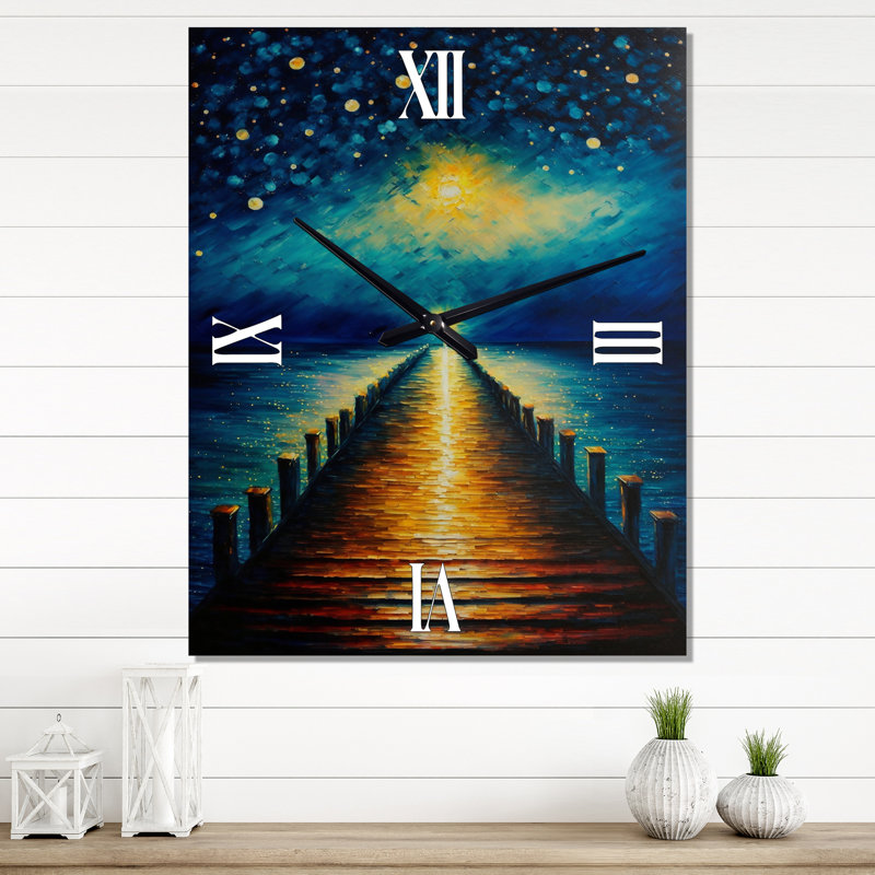 Lumière au bout de la jetée pendant la nuit orageuse II - Horloge murale nautique et de plage, Moyen