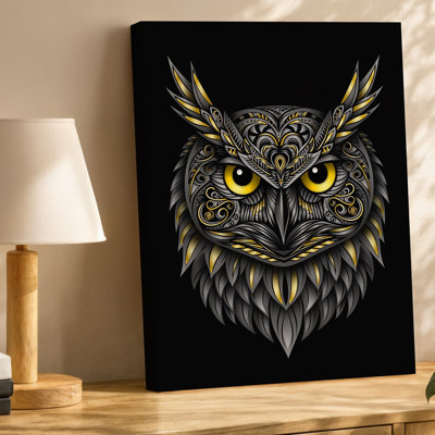 Toile avec un impressionnant visage de hibou au design complexe centré sur un fond uni, fond noir mettant en valeur un mélange d'art mural sur toile
