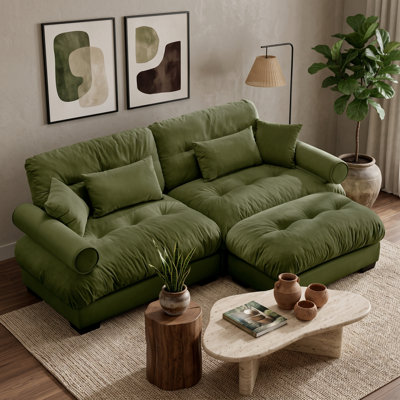 Canapé modulable 2 places en velours vert, avec pouf amovible, coussins de dossier et traversins.