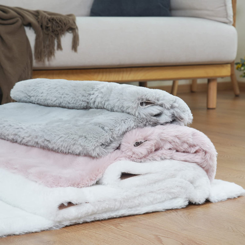 Sunaina Faux Fur Washable Indoor Rug, Rectangle 6' x 9'