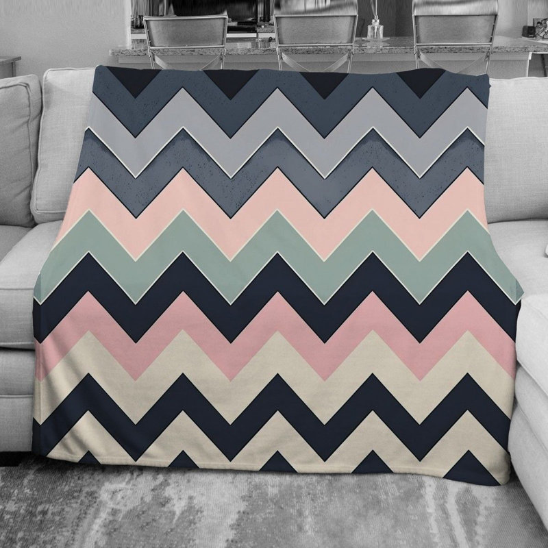 Couverture en molleton à chevrons, L 51 po x L 60 po, Mauve / beige