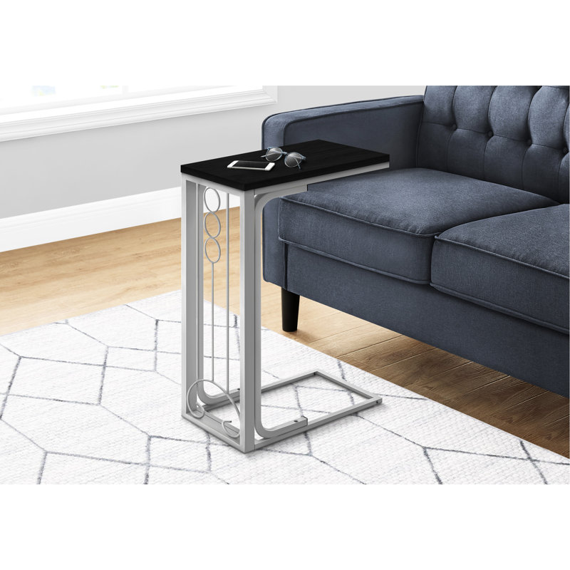 La table d'appoint en noir et gris convient à divers espaces de vie pour un côté élégant avec des espaces de cadre en métal gris