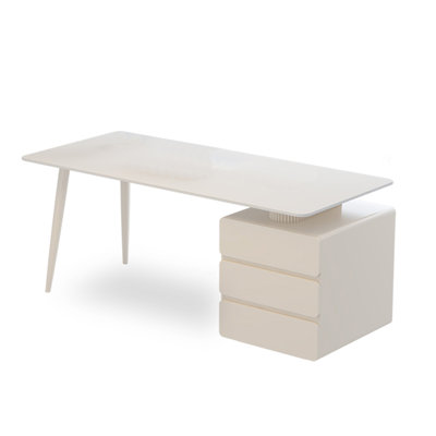 Bureau d'ordinateur léger luxueux, moderne et minimaliste
