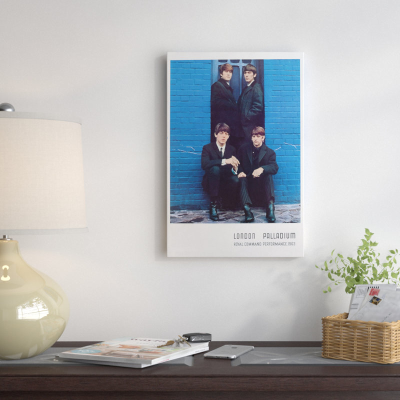 «The Beatles» par Royal Days, Black Framed Paper, Blanc, H 32 po x l 24 po x P 1 po