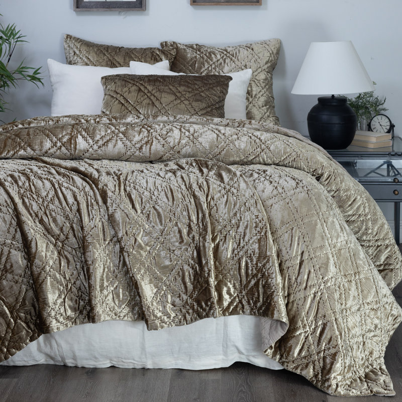 Lowe Quilt, Almond, King
