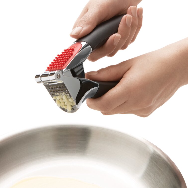 OXO Good Grips Garlic Press (11107400) - Cookware & More