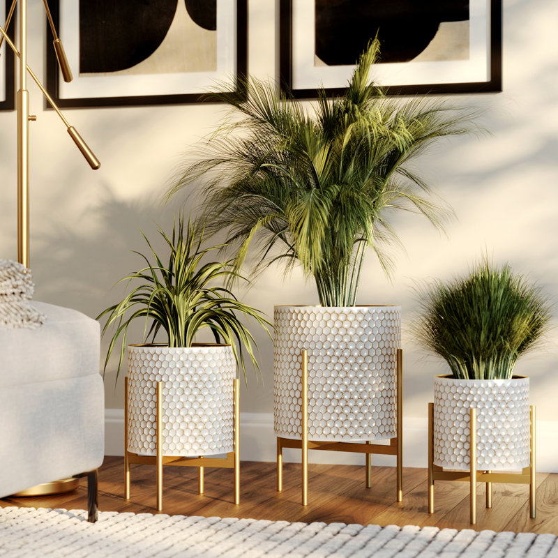 Cleighton Metal Pot Planter