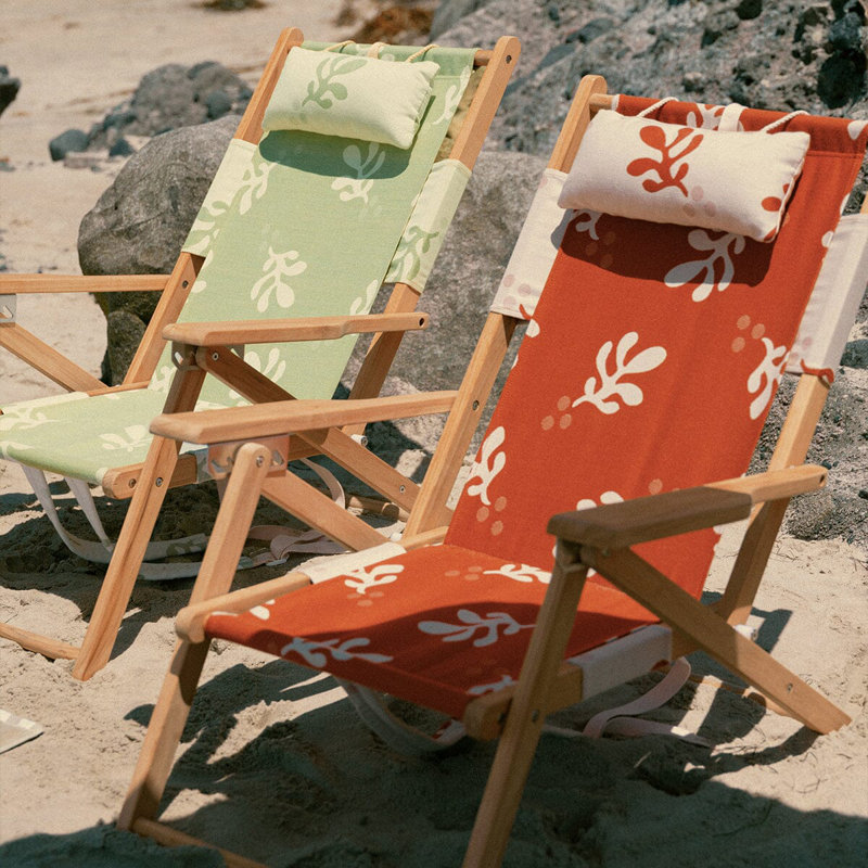 Tommy Chair, Rivie White