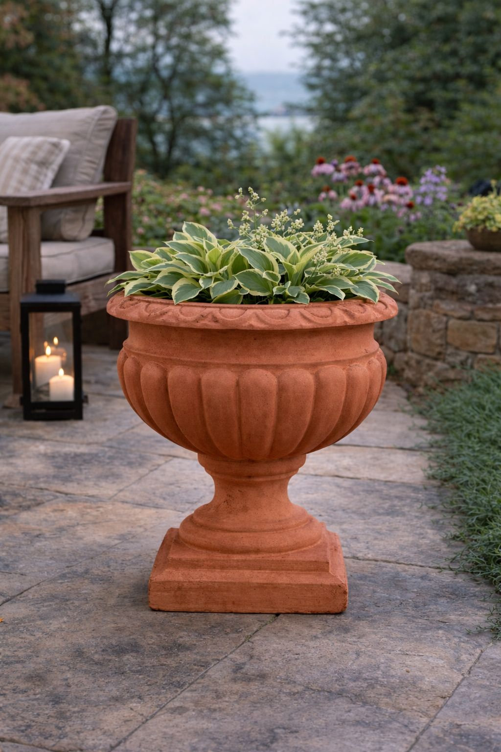 18 in. Queen's Urn - Natural Finish, Terracotta