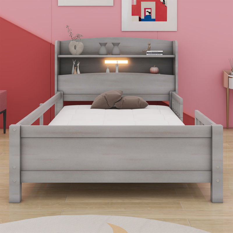 Lit plateforme en bois avec lumière DEL intégrée, tête de lit et garde-corps Hatchell, Lit simple, Gris antique