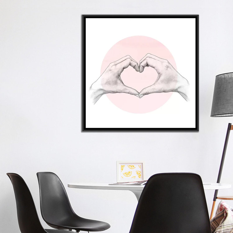 «Heart in Hands», impression sur toile, H 18 po x l 18 po x P 1,5 po, Toile avec cadre noir, Pas de tapis