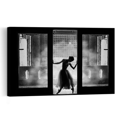 «Graceful Window Silhouette Classic Dramatic Elegant Urban Urban», reproduction d'art mural