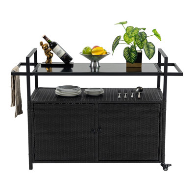 Chariot-bar d'extérieur en osier, table de gril avec armoire de rangement et plateau en verre, roulettes pivotantes à 360 °, chariot à boissons multifonctionnel