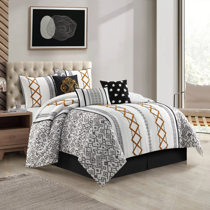 King Black and Gold Microfiber 7-Piece Geometric Comforter Set