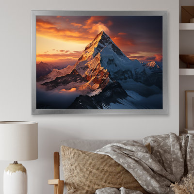 Montagnes jaunes enneigées au coucher du soleil, sommet de l'Everest II - paysage de montagnes, art mural