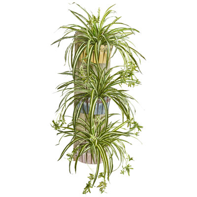 Plante de feuillage artificiel dans un pot de fleurs