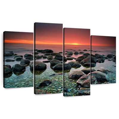 Coucher de soleil sur la plage mystérieuse Gillard