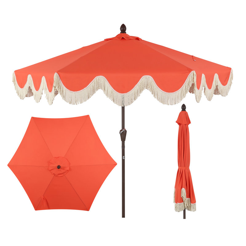Parasol d'extérieur à frange bohémienne 9 pi avec manivelle et inclinaison Collins, pavillon corail rouge / crème résistant aux rayons UV, mât brun foncé