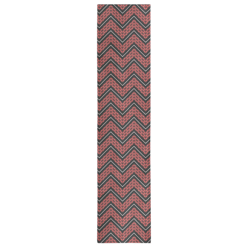 Chemin de table à chevrons à la main classic Stephenie, 16 po x 72 po, Rouge / noir onyx
