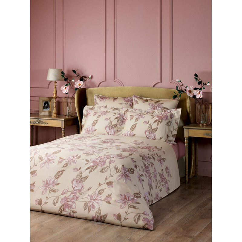 Milena Sham, Decor