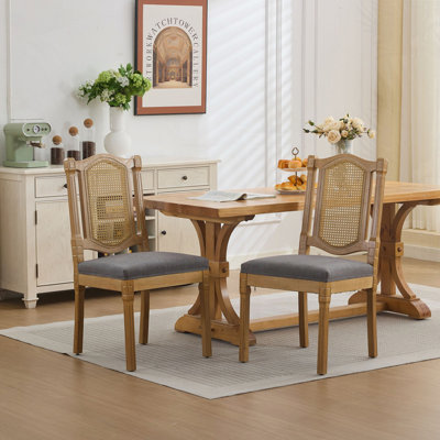 Chaise en bois massif à dossier en rotin