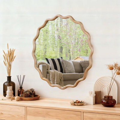 Élégant miroir ondulé pour divers espaces domestiques