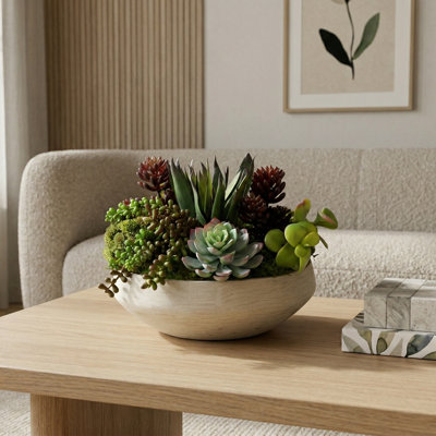 Agave, arrangement de plantes grasses et sédum dans un vase en fibre de pierre
