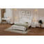 Chambre blanche avec lit plateforme en bois et deux tables de chevet 3 charmantes -