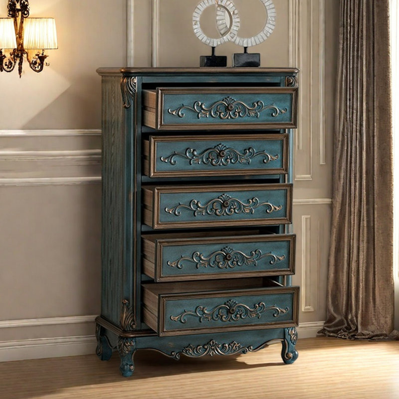 Commode sculptée de style européen, Bleu