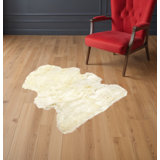 Tapis simple bouclé en peau de mouton Kristofer